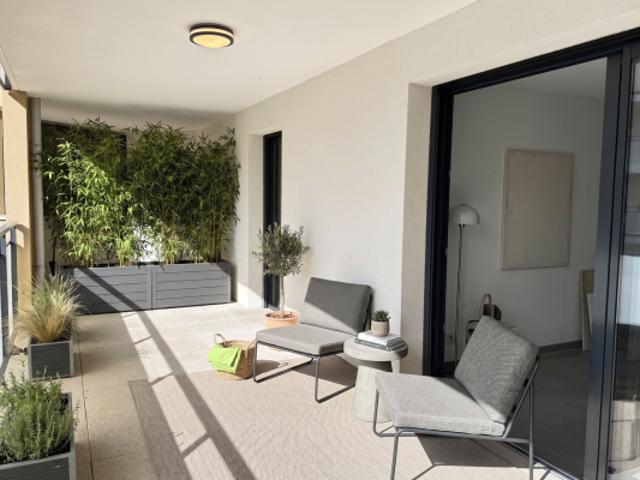 A vendre type 4 Aix sud Terrasse et Garage