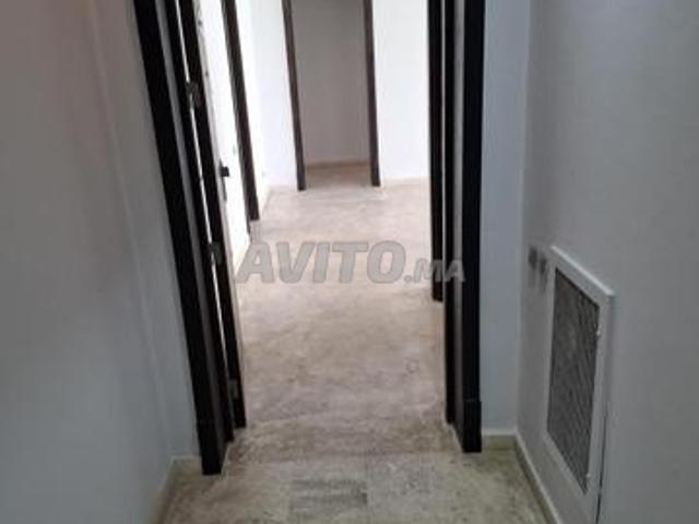 A vendre un Appartement et 2 places au garage
