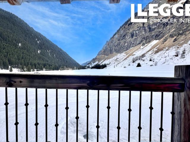 À vendre: un havre de paix alpin rare, situé dans un cadre exceptionnel, prêt à être exploité