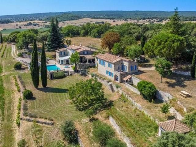 A vendre: un magnifique domaine provençal situé p