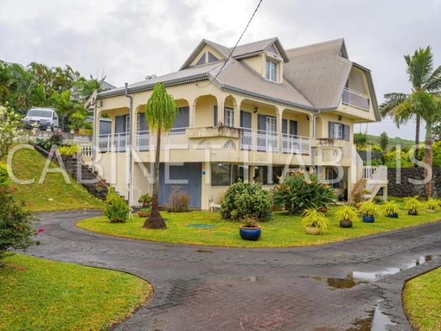 A VENDRE UNE MAISON DE TYPE T6 DE 200 m2 ENVIRON PETITE