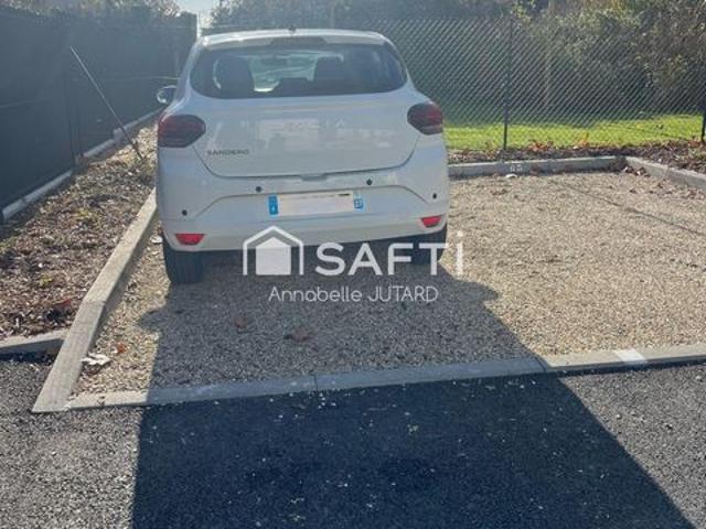 À vendre: une vraie place de parking… pas un créneau !