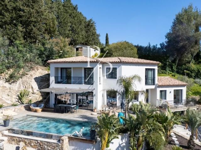 A vendre Villa 6 chambres Construction 2019 Vue panoramique ville et collines Super Cannes
