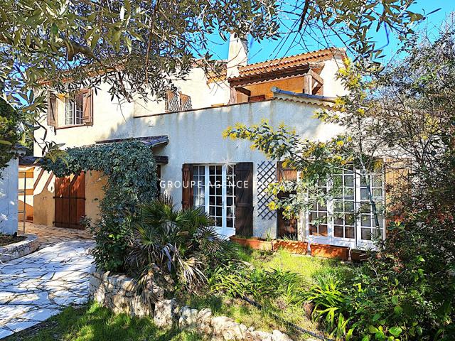 A Vendre Villa 6 Pieces 4 Chambres Solarium Avec Vue Mer Pis. 164m² Saint Aygulf
