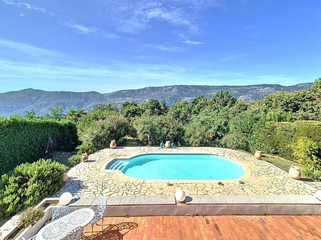 A Vendre Villa 6 Pièces 145 m² Piscine Terrain 1.530m² BERRE LES ALPES