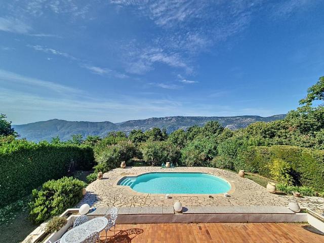 A Vendre Villa 6 Pièces 145 m² Piscine Terrain 1.530m² BERRE LES ALPES