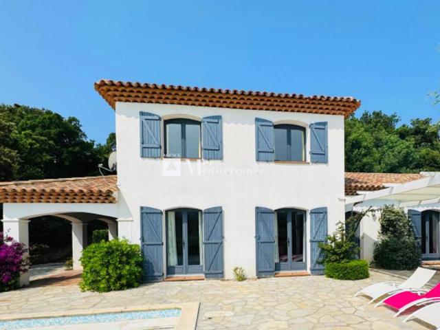 A VENDRE VILLA 6 PIECES 150m2 AVEC UNE VUE DEGAGEE 83380