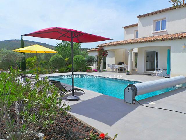 À VENDRE VILLA 6 PIÈCES, 185 M² AVEC 4 CHAMBRES PISCINE ET GARAGE, À SAINT AYGULF
