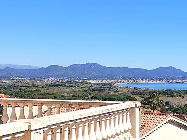 A VENDRE VILLA 10 PIECES 7 CHAMBRES DOUBLE SEJOUR GARAGE SALLE DE JEUX PISCINE VUER MER PANORAMIQUE A SAINT AYGULF