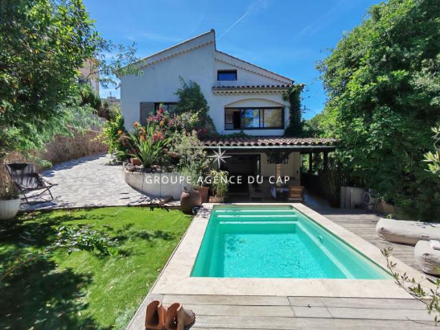 A VENDRE VILLA 168M² 5 CHAMBRES EN SUITE APPARTEMENT INDEPENDANT ET COMMUNIQUANT PISCINE ET MER A 400M, À15MIN A PIED DU CENTRE VILLE DE SAINT AYGULF