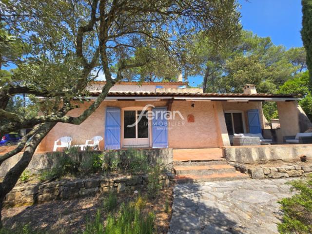 À vendre villa 3 chambres, piscine et terrain 2100m²