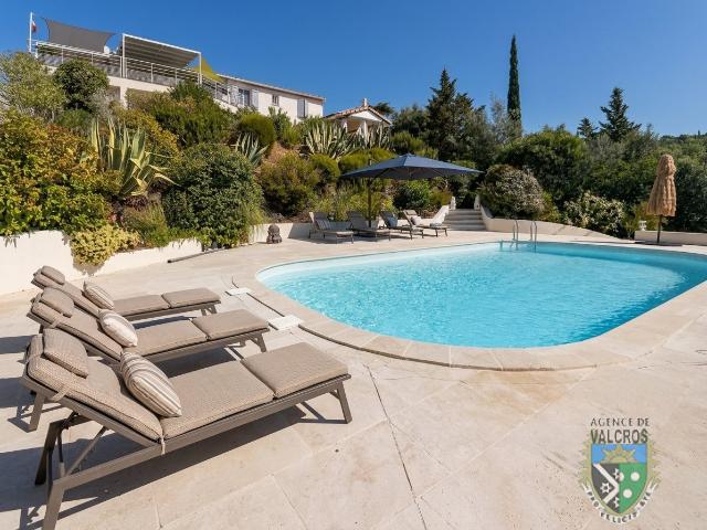 A Vendre Villa T 4 + T2 Garage Piscine Vue Degagee Mer Et Co. 165m² La Londe les Maures