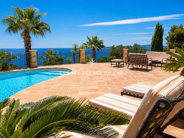 A VENDRE VILLA TRES BELLE VUE MER 5 CHAMBRES ET BUREAU PISCINE GARAGE DOUBLE PLAGES ET COMMERCES A PIED, AUX ISSAMBRES