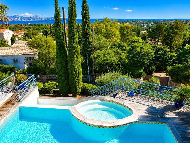 A Vendre Villa Vue Mer Avec 3 Chambres Et Piscine A Saint Ay. 213m² Saint Aygulf