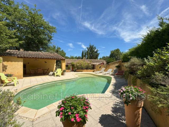 À vendre villa avec piscine à Roussillon dans le Luberon