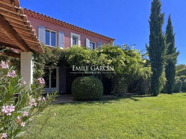 A vendre Villa avec piscine et terrain arboré Luberon 130m² Roussillon