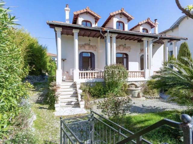 A vendre, villa belle époque avec piscine, Cannes Petit Juas m² Cannes