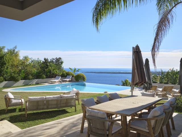 A VENDRE VILLA CALIFORNIE 6 CHAMBRES TERRAIN PISCINE VUE PANORAMIQUE MER ET ILES DE LERINS