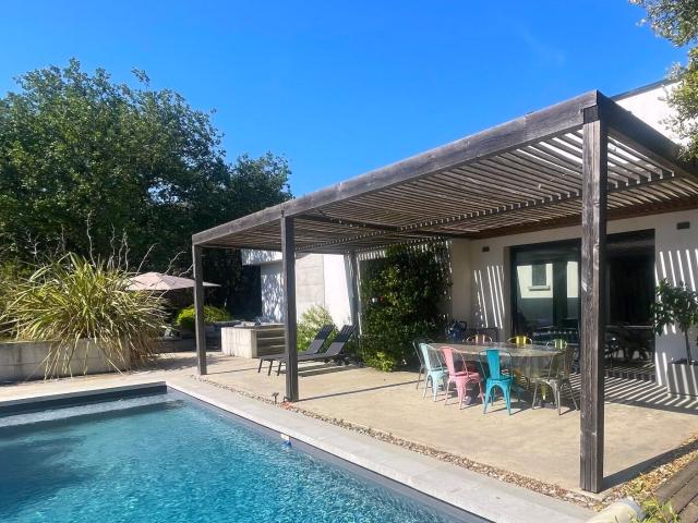 A vendre Villa contemporaine de plain pied dans un secteur r. 195m² Saint Restitut