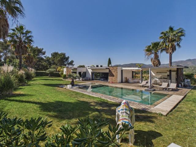 A Vendre Villa contemporaine 5 chambres Domaine fermé. 315m² Saint Raphaël