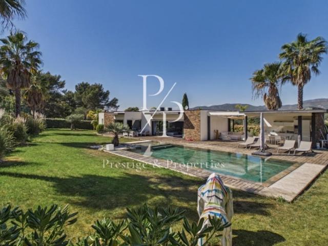 A Vendre Villa contemporaine 5 chambres Domaine fermé Vue sur l'Estérel Saint Raphael