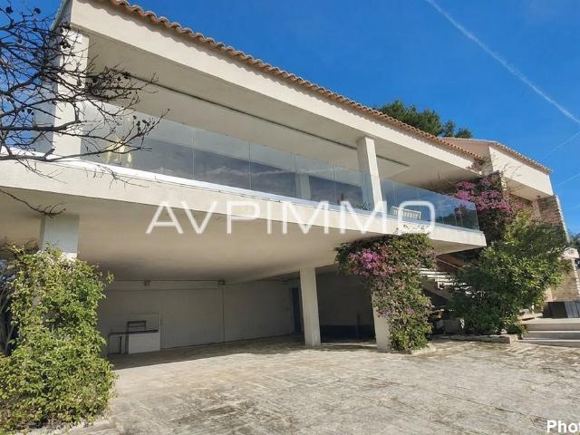 A vendre, villa d’Architecte avec Vue Mer et piscine à La Ciotat