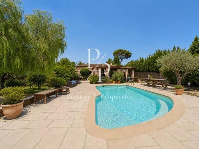 A vendre Villa de plain pied A pied des commerces Mougins