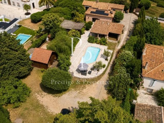 A vendre Villa de plain pied A pied des commerces Mougins