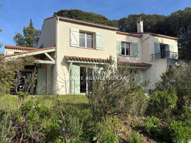 A VENDRE VILLA FAMILIALE 7 CHAMBRES EN IMPASSE GARAGE PISCINE POSSIBLE AUX ISSAMBRES