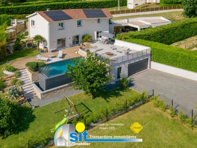 A VENDRE VILLA Les Côtes d'Arey 6 pièces 156 m2