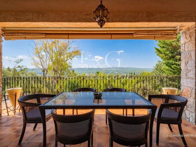À Vendre Villa Montauroux avec Piscine, 5 Pièces, 111m² 111m² Montauroux