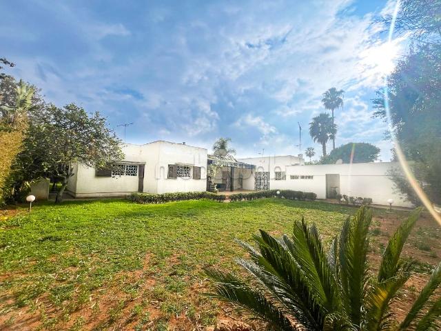 À Vendre – Villa Plain Pied à Rénover à OLM Souissi