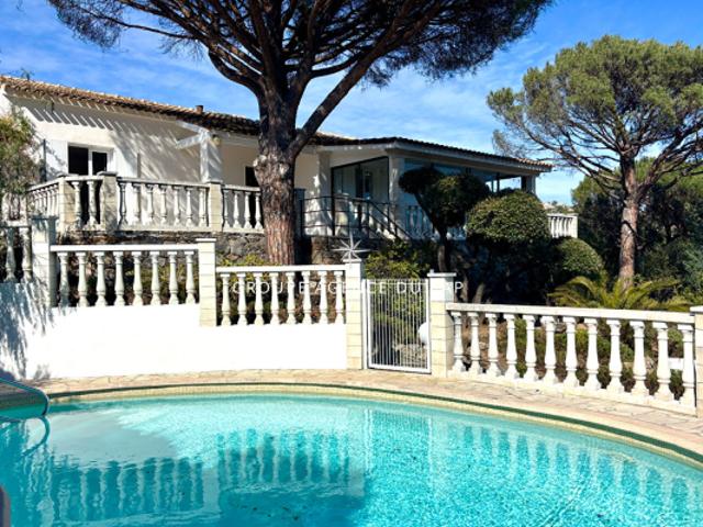 A VENDRE VILLA PROCHE MER 4 CHAMBRES APPARTEMENT INDEPENDANT PISCINE CAR PORT ET PARKINGS AUX ISSAMBRES