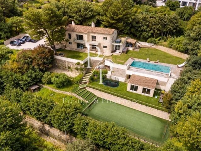 A vendre Villa rénovée 5 chambres + appartement Vue mer panoramique Vallauris limite Super Cannes