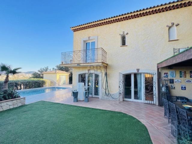 À vendre Villa Saint Raphaël Piscine Double garage