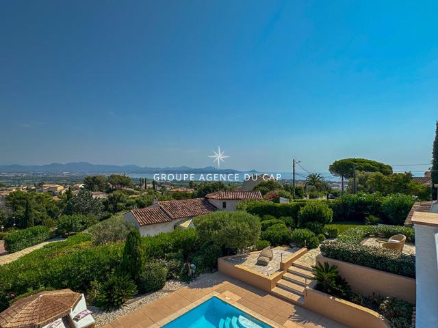 A Vendre Villa Style Provencal 5 Chambres Piscine Garage Vue. 180m² Saint Aygulf