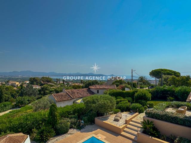 A VENDRE VILLA STYLE PROVENCAL 5 CHAMBRES PISCINE GARAGE VUE MER À SAINT AYGULF