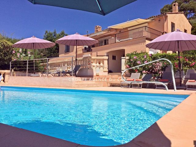A Vendre Villa Style Provencale 5 Chambres Vue Mer Golfe St. 193m² Les Issambres