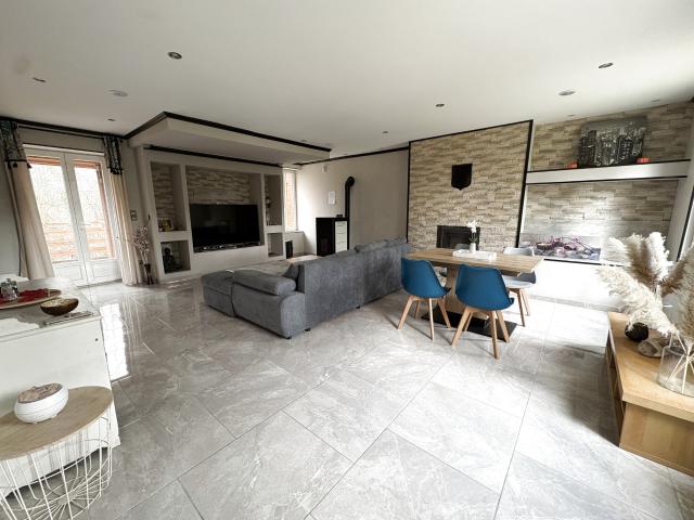 A Vendre VILLACERF, maison entièrement rénovée de 142m2 3 chambres jardin 522m2