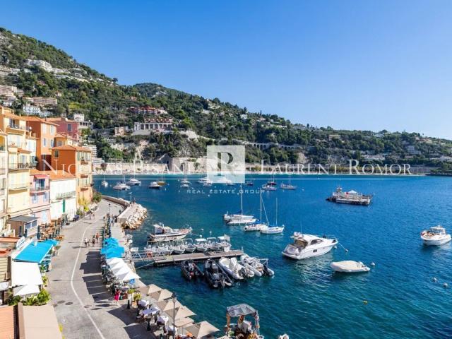 A VENDRE VILLEFRANCHE SUR MER APPARTEMENT FRONT DE MER ENTIEREME