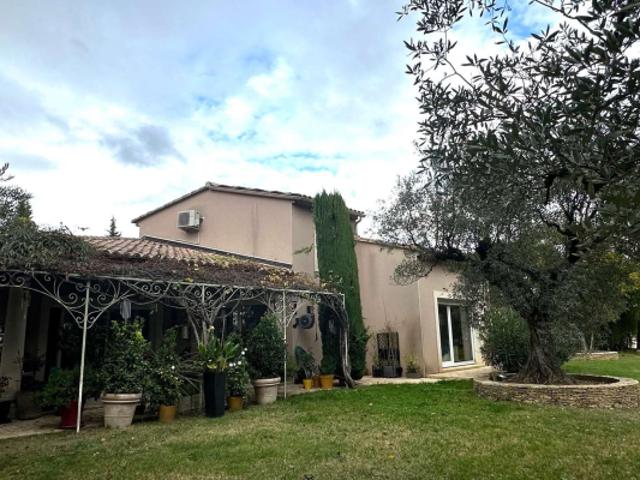 A VENDRE VUE MONT VENTOUX PROPRIETE DE 2 MAISONS 300M2 SUR