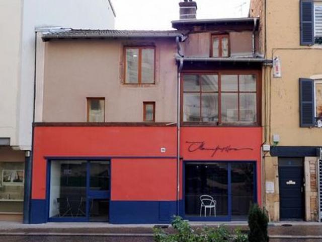 A VENDRE A MACON PLACE SAINT PIERRE ? LOCAL COMMERCIAL AVEC APPARTEMENT ET GARAGE