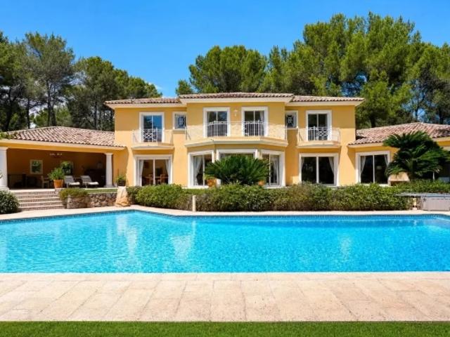 A vendre à Mougins belle Propriété de 430 m² sur un Terrain de 5 500 m2