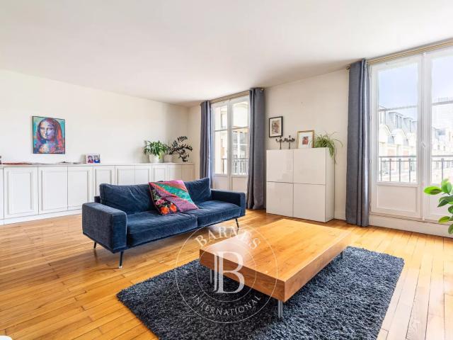 A vendre à Neuilly sur Seine Longchamp Etage élevé Appartement 3 chambres
