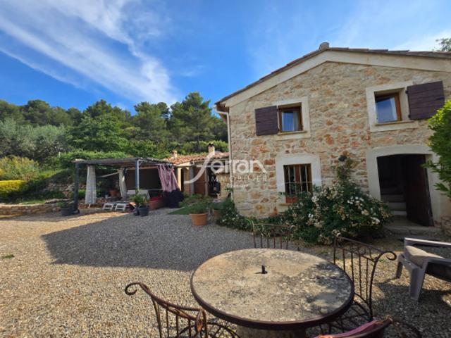 À vendre à Aups bastide en pierre sur un terrain de 11500m²