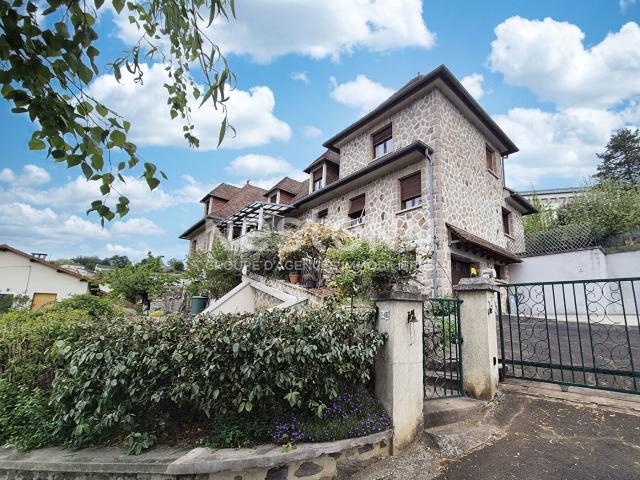 A vendre à Aurillac, à deux pas du centre ville, Maison 8 pi. 255m² Aurillac