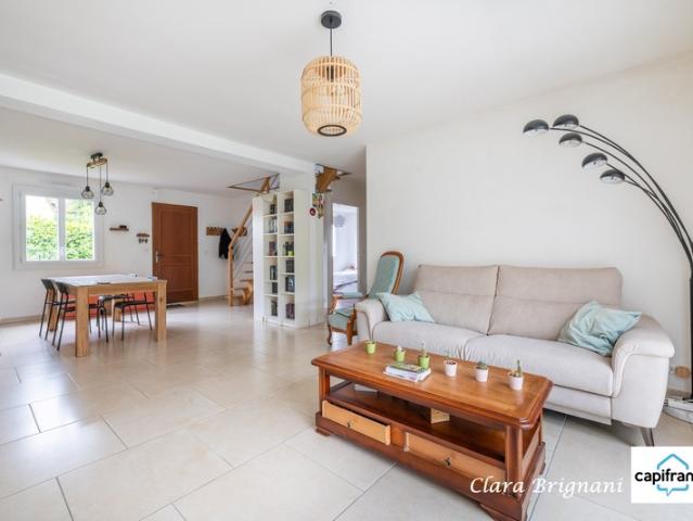 À VENDRE à AVRAINVILLE – MAISON 4 PIÈCES 105 M²– VIE PLAIN PIED – JARDIN SANS VIS À VIS – SECTEUR RECHERCHÉ