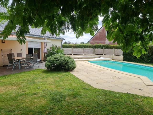 À Vendre à Bréhan Maison avec piscine située à pied des comm. 129m² Bréhan