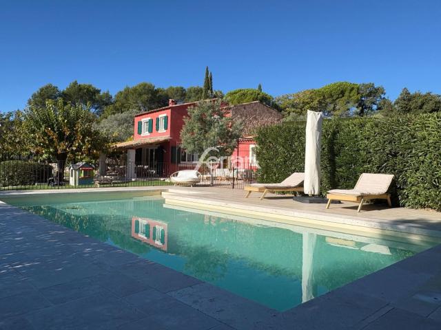 A vendre à Callas Magnifique maison complétement rénovée ave. 170m² Callas