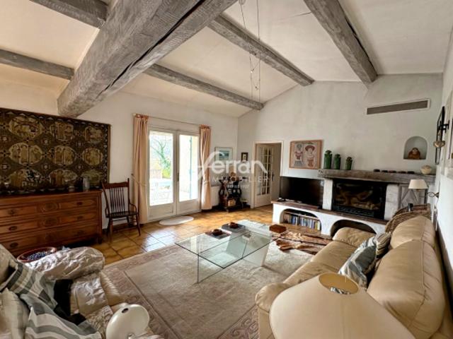 A vendre à Callas Maison avec 6.400 m² de terrain dans la natu